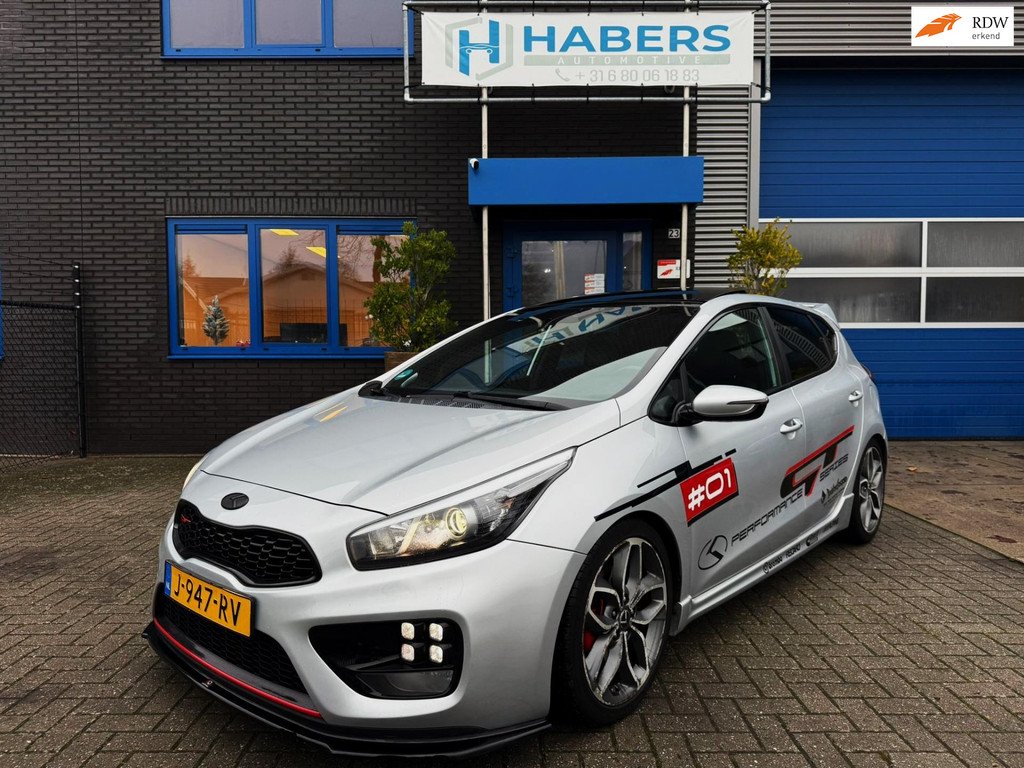 Kia Cee'd 1.6 T-GDi GT 204PK|Navi|XenonLed|Sportstoelen|Kantel/Schuifdak|StoelVW|Leder&Alcantara|Cruise|5-Deurs|Isofix|PDC|Maxton