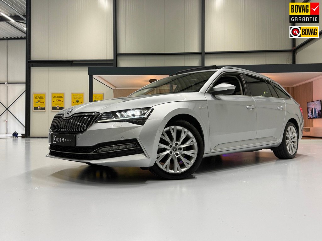 Skoda Superb Combi 1.4 TSI iV iV L&K 218PK 360° Navi Pano Trekhaak Elek. A.klep Leder