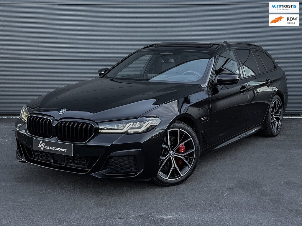 BMW 5-serie Touring 530e M-Pakket, Pano, HUD, Pilot Assist, Trekhaak,