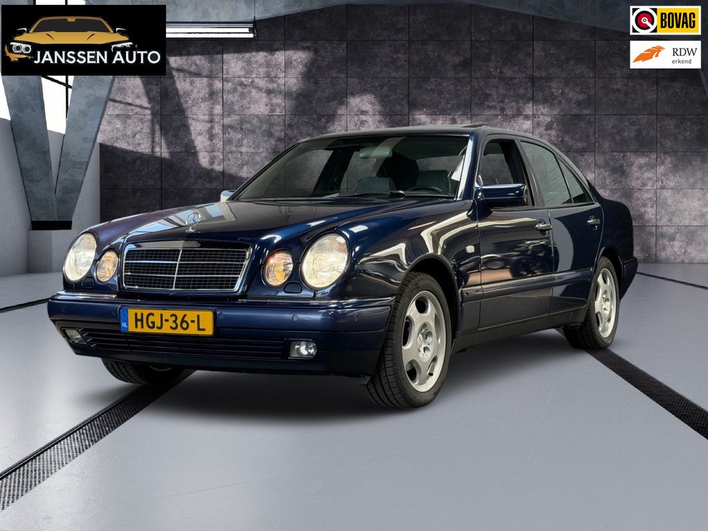 Mercedes-Benz E-klasse 240 Elegance | Xenon | Airco | Schuifdak | PDC | Cruise | 59.000KM | Nieuwstaat