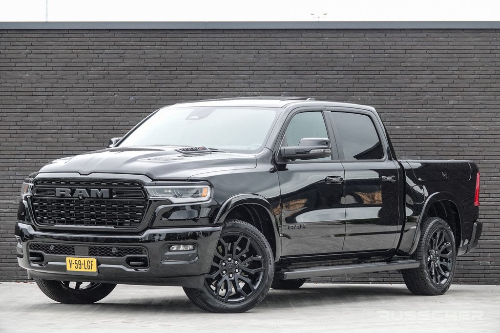 Dodge Ram 1500 3.0L 6-Cilinder High Output 548Pk 4x4 Crew Cab | Limited | Night Edition | Luchtvering | Panoramadak | Trekhaak | 22''