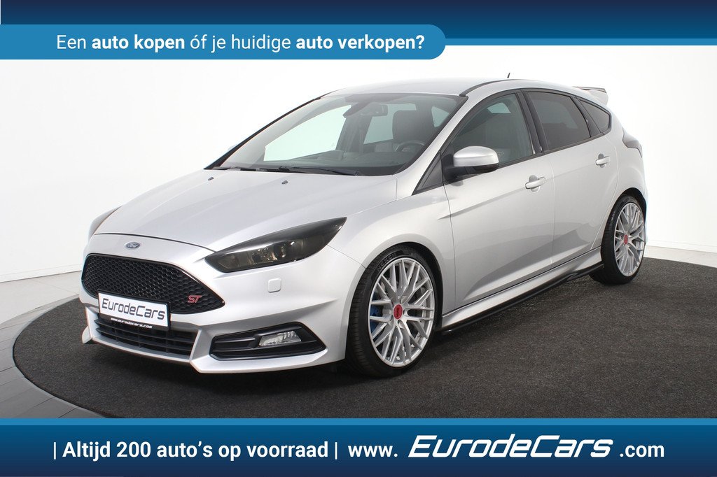Ford Focus 2.0 EcoBoost ST-3 *Recaro*Navigatie*DAB*Preformance*