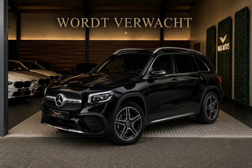 Mercedes-Benz GLB 200 Premium Plus AMG - Memory - Keyless - 360 Camera - Panoramadak - Leer