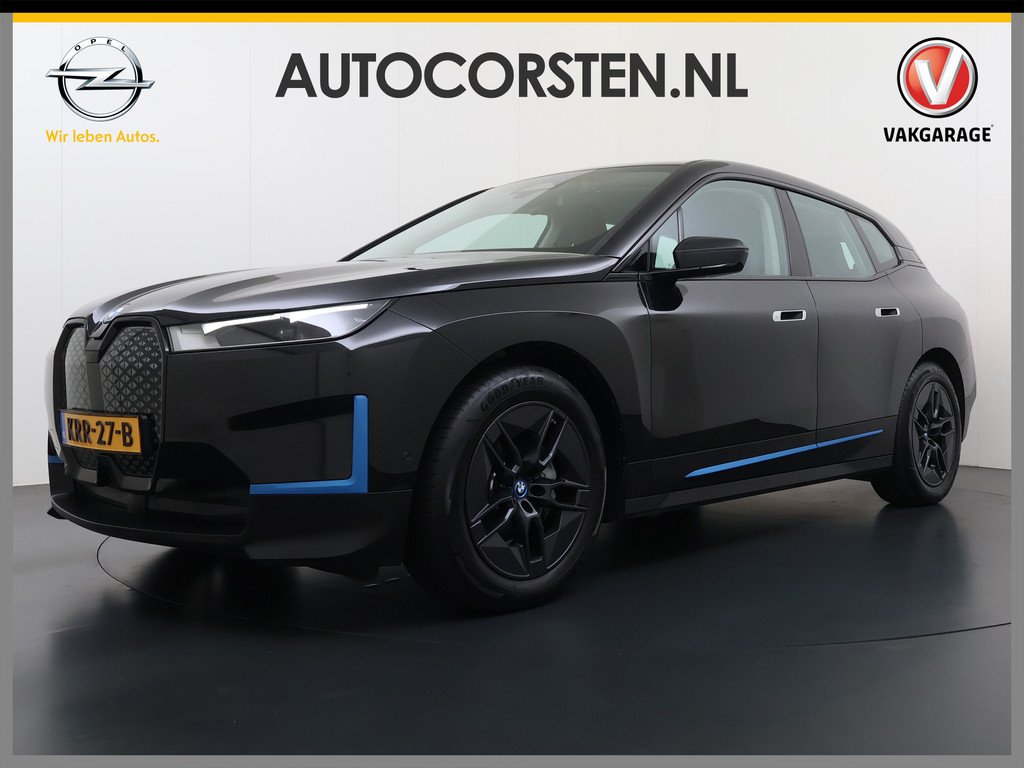 BMW iX xDrive40 327PK Executive SOH 99% Trekhaak 4-Zone Ecc Head-Up Display Camera Apple Carplay Stoelverwarming Elek.Stoelen+Stuur Elek.Achterklep Navi Ecc Bluetooth Led Lmv Pdc Live cockpit