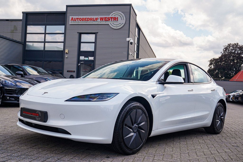 Tesla MODEL 3 RWD 60 kWh | Selfdriving optie | Panorama sunroof | 360cam | LED | Sfeerverlichting | Adaptieve cruise | Lane assist